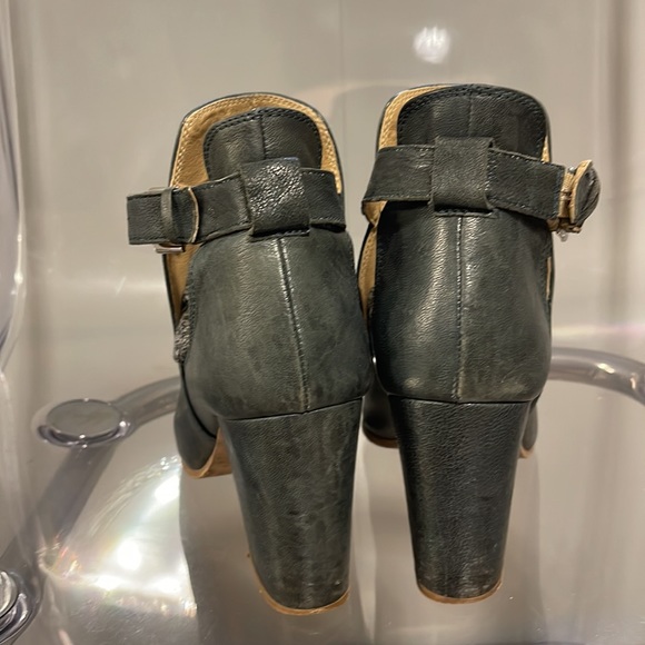 Steve Madden Tourquise Heeled peep toes - Picture 2 of 4